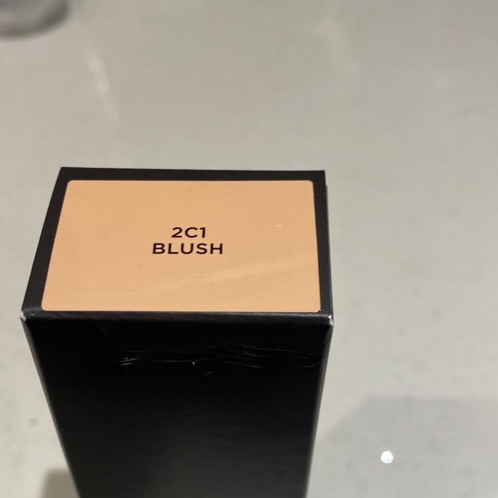 Laura Mercier Tinted Moisturizer 2C1 Blush - Picture 3 of 11